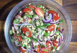 Рецепт: Овочевий салат з тунцем - З капустою та огірками