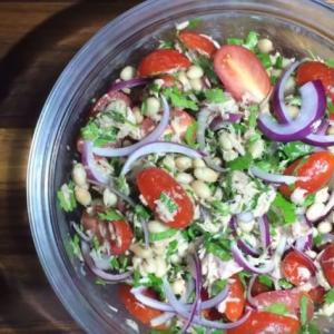 Recipe: Vegetable salad with tuna - With cabbage and cucumbers