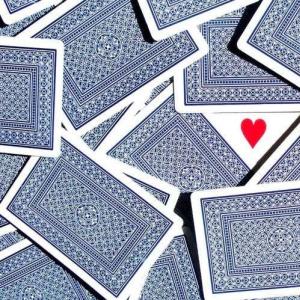 Menceritakan keberuntungan dengan bermain kartu tentang sikap seseorang